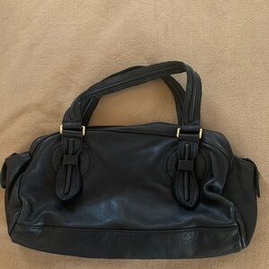 CUE Elegant Black Leather Handbag